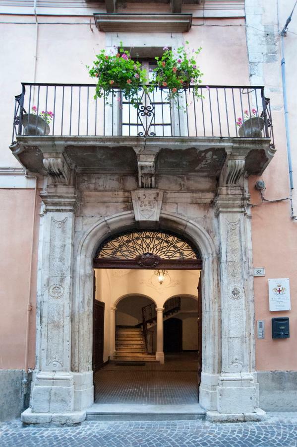 Palazzo Salini - Appartamento Familiare Sulmona Exterior foto